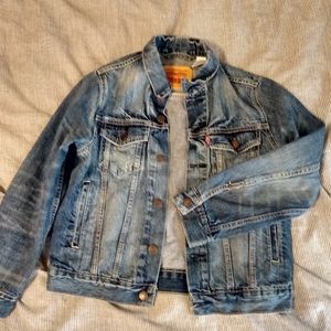 Levi's denim jacket (EUC) sz M